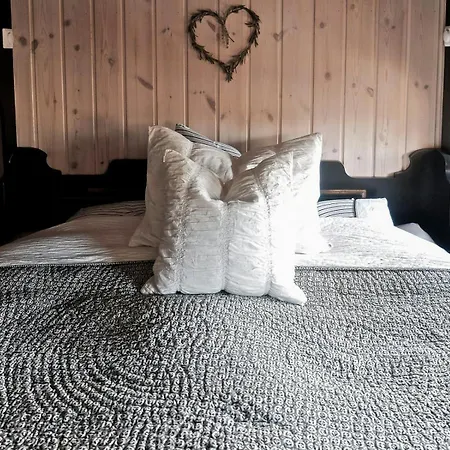 Large By Farhovdtjonn In בית נופש